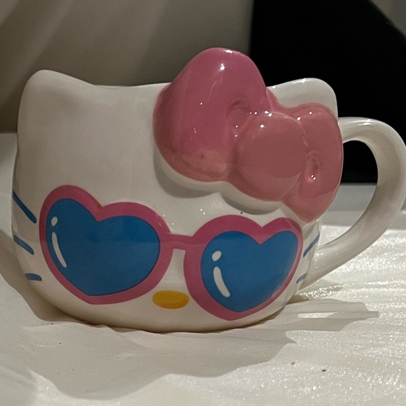 Hello kitty  heart eyes mug - Picture 2 of 3